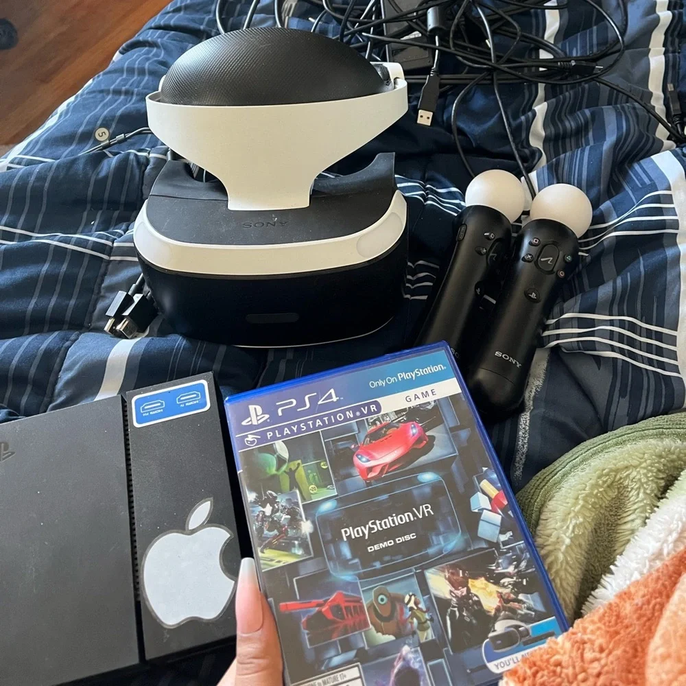Sony PS4 Playstation VR Headset, 2 Motion Controllers, Sensor